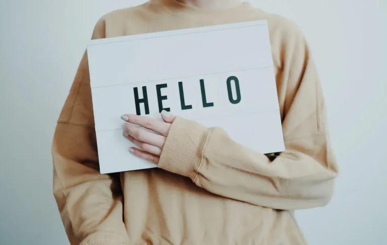 How-to-Respond-When-Someone-Says-Hi-768×487